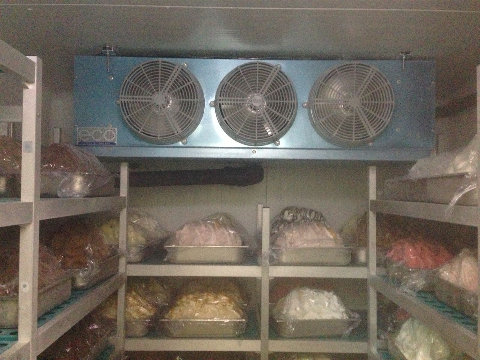 Vitrina refrigerada instalada por Frimec