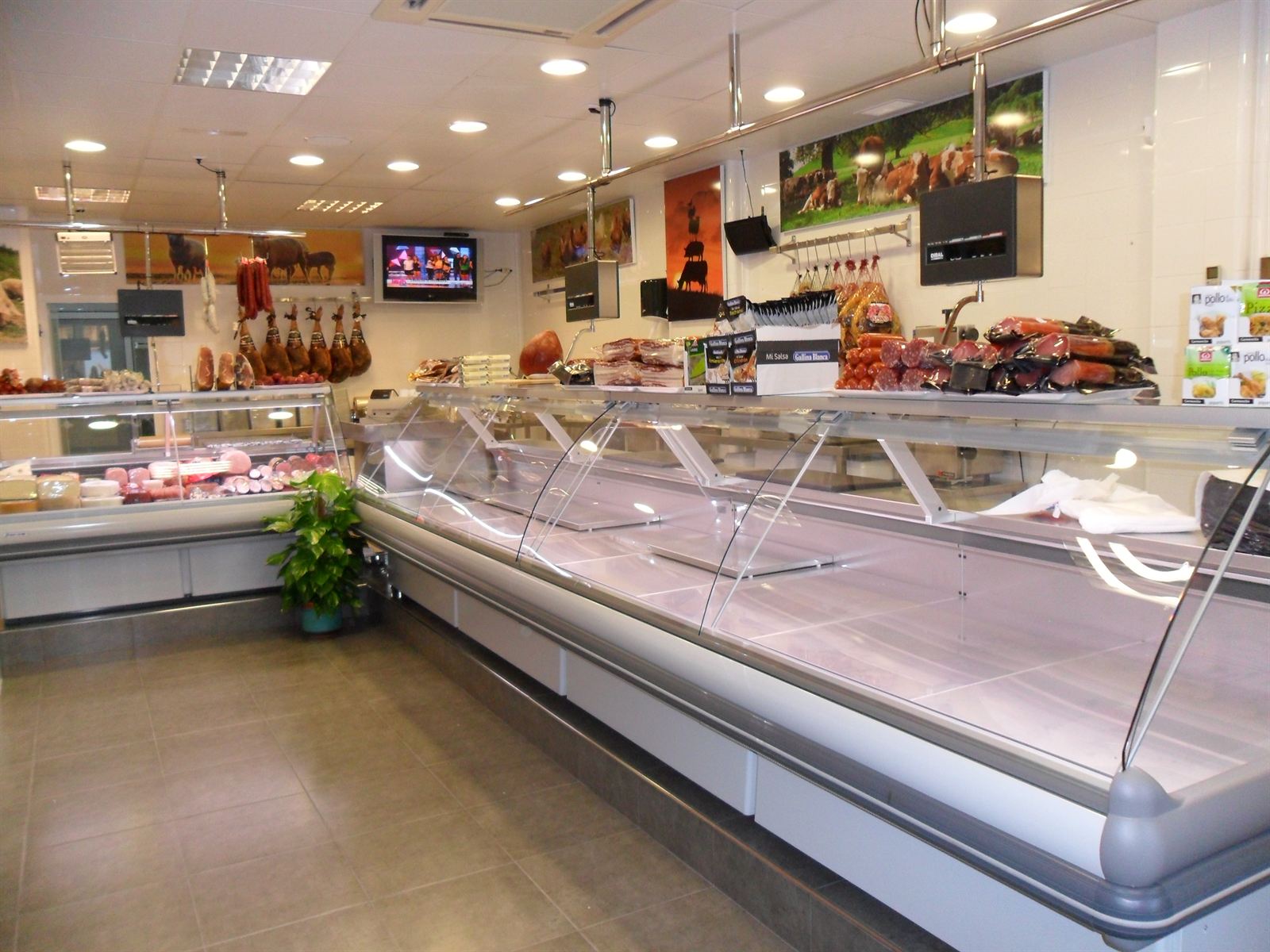 Equipo de frío comercial montado por Frimec