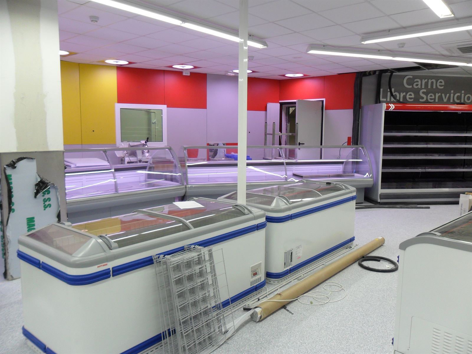 Arcones congeladores instalados en supermercado